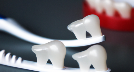 ¿Cuál es el enjuague bucal más recomendado para combatir la gingivitis?