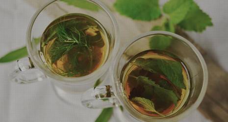 Comparativa de enjuagues bucales con sabor menta: ¿cuál es el más fresco?
